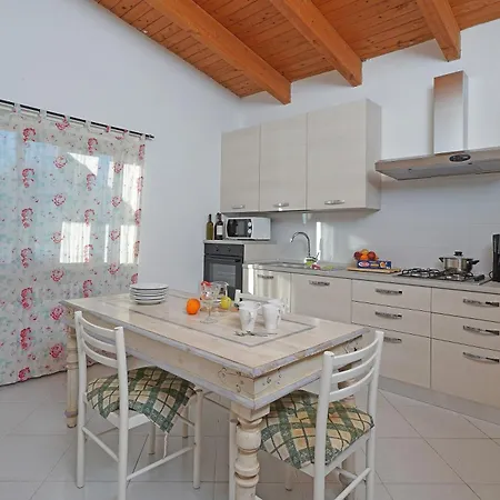 Appartement In Villaggio Sanghen Mit Garten, Terrasse Und Gemeinsamem Pool